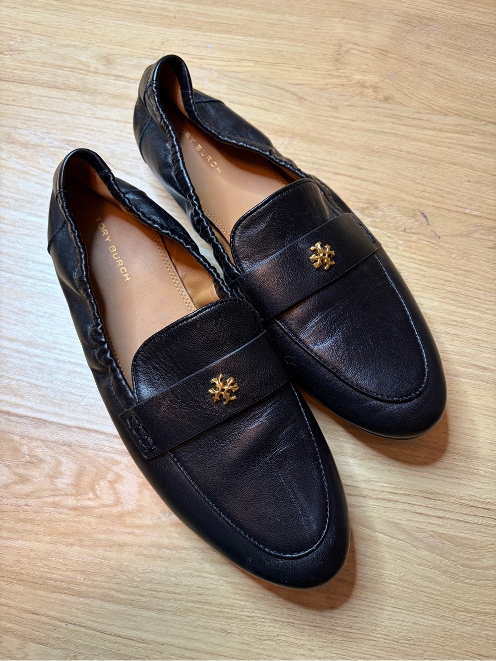 Tory Burch Jori Ballet Loafer Black Leather Gold Charm Driver Flats 9M 87269